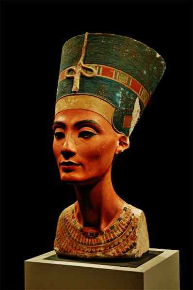 An extraordinary sculpture of a inteligent, severe but not unkind woman.